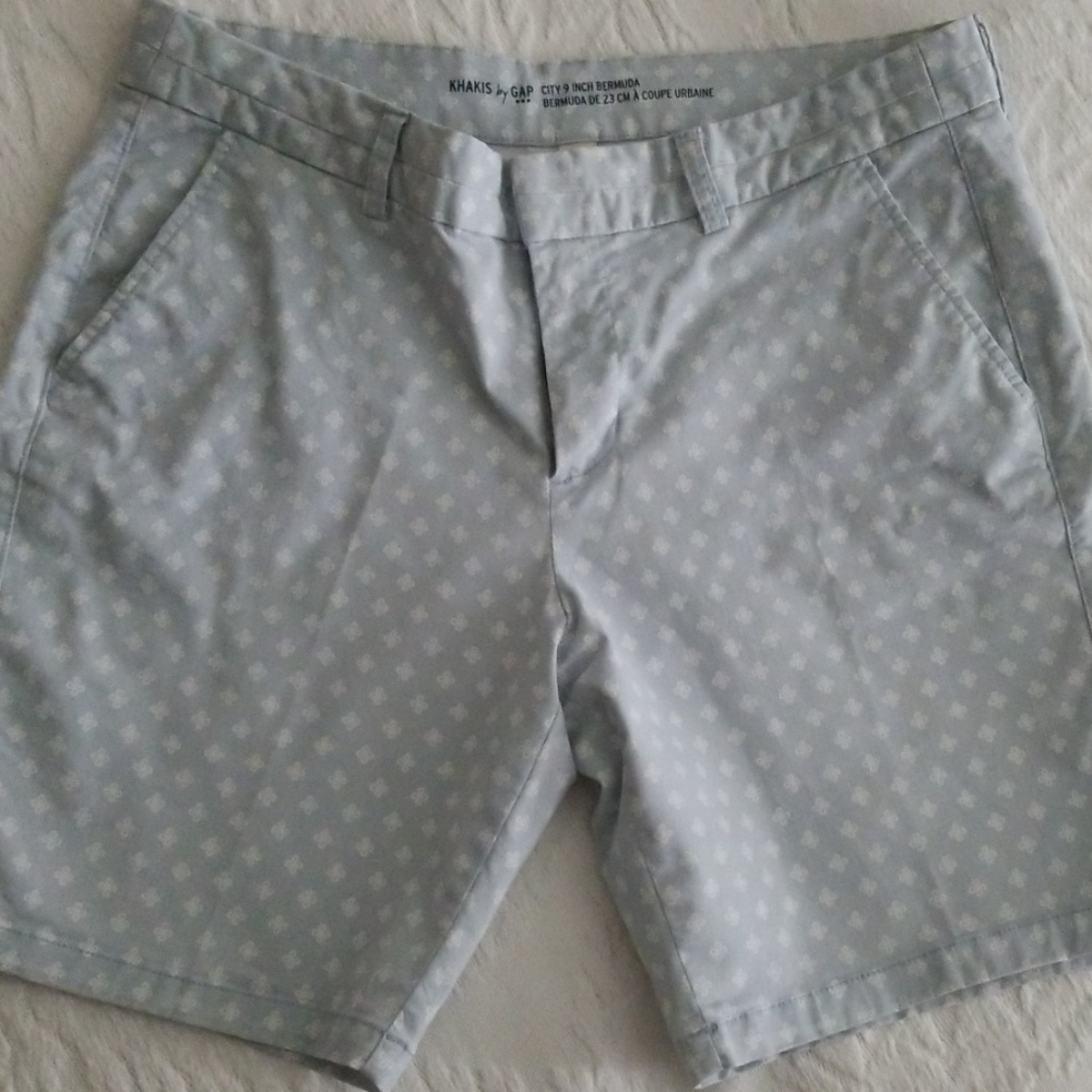 Womens Gap khakis 9" city Bermuda shorts,size 12, blue spade print, New